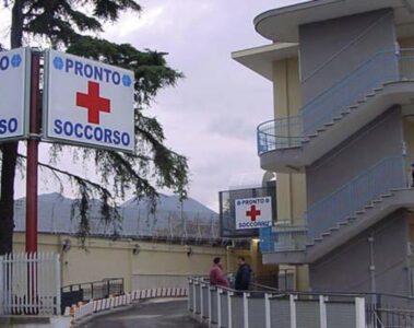 Tragedia a Napoli, 23enne accoltellata alla schiena muore in ospedale