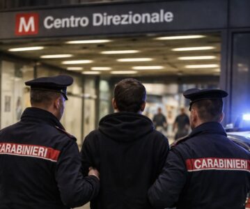 Rapina alla metro di Napoli, ragazza aggredita: arrestato un 17enne