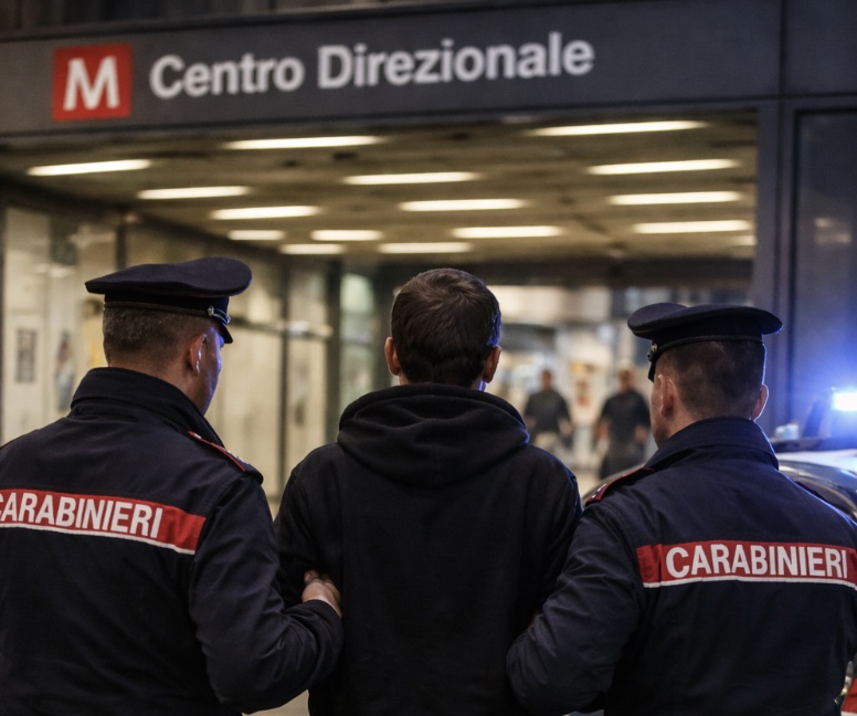 Rapina alla metro di Napoli, ragazza aggredita: arrestato un 17enne
