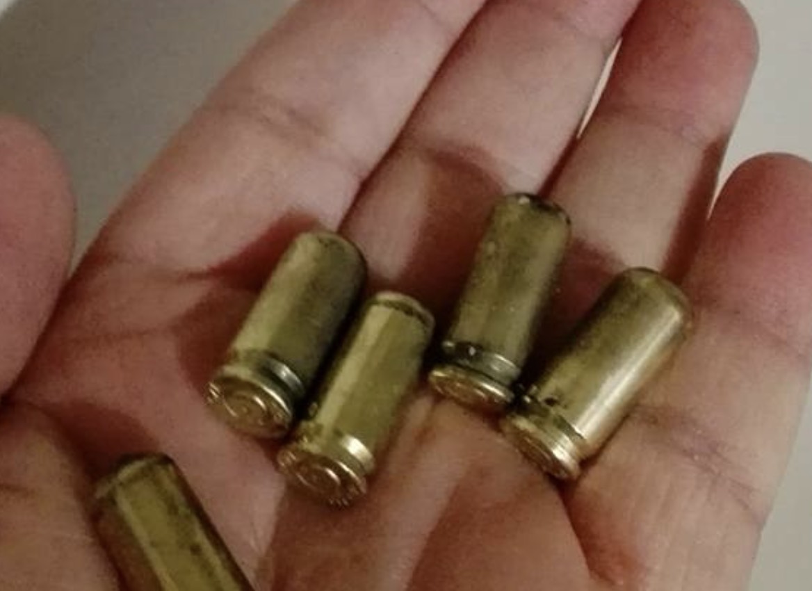 Tragedia sfiorata a Napoli: spri nella notte, proiettili finisco nel soffitto di una 32enne