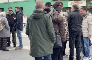 Marano, protesta per gli alloggi popolari: cittadini in piazza dopo tre anni di attesa