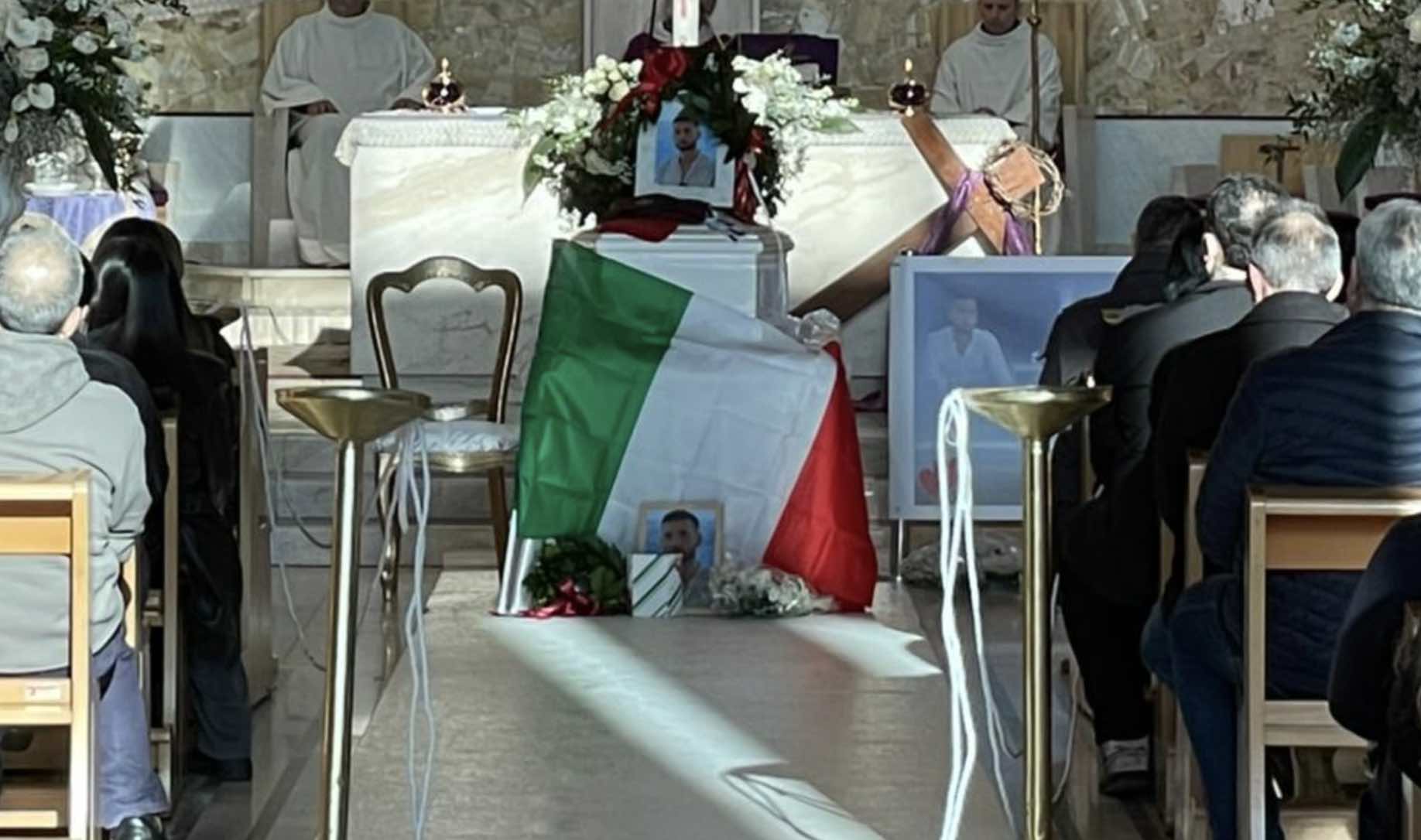 Addio a Luciano Capasso, Qualiano saluta il 25enne morto durante escursione in Svizzera