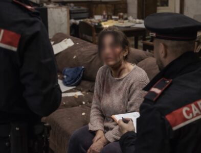 Sant’Antimo, picchia la moglie e si barrica in casa: 54enne arrestato