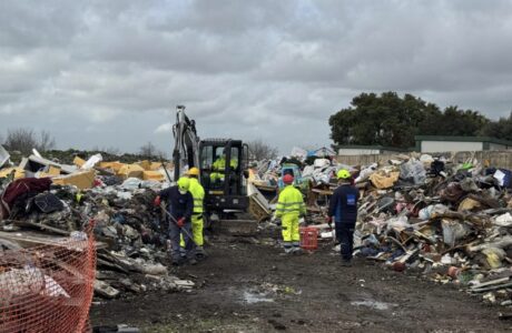 Giugliano, via alla maxi bonifica di Ponte Riccio: rimozione di 10mila tonnellate di rifiuti