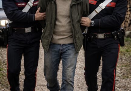 Latitante arrestato nel casertano: si nascondeva in un casolare fingendosi un pastore