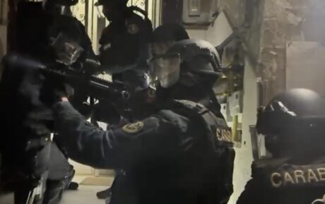 Maxi blitz anticamorra a Napoli: misure cautelari per 71 persone, colpiti i clan Mazzarella e Alleanza di Secondigliano