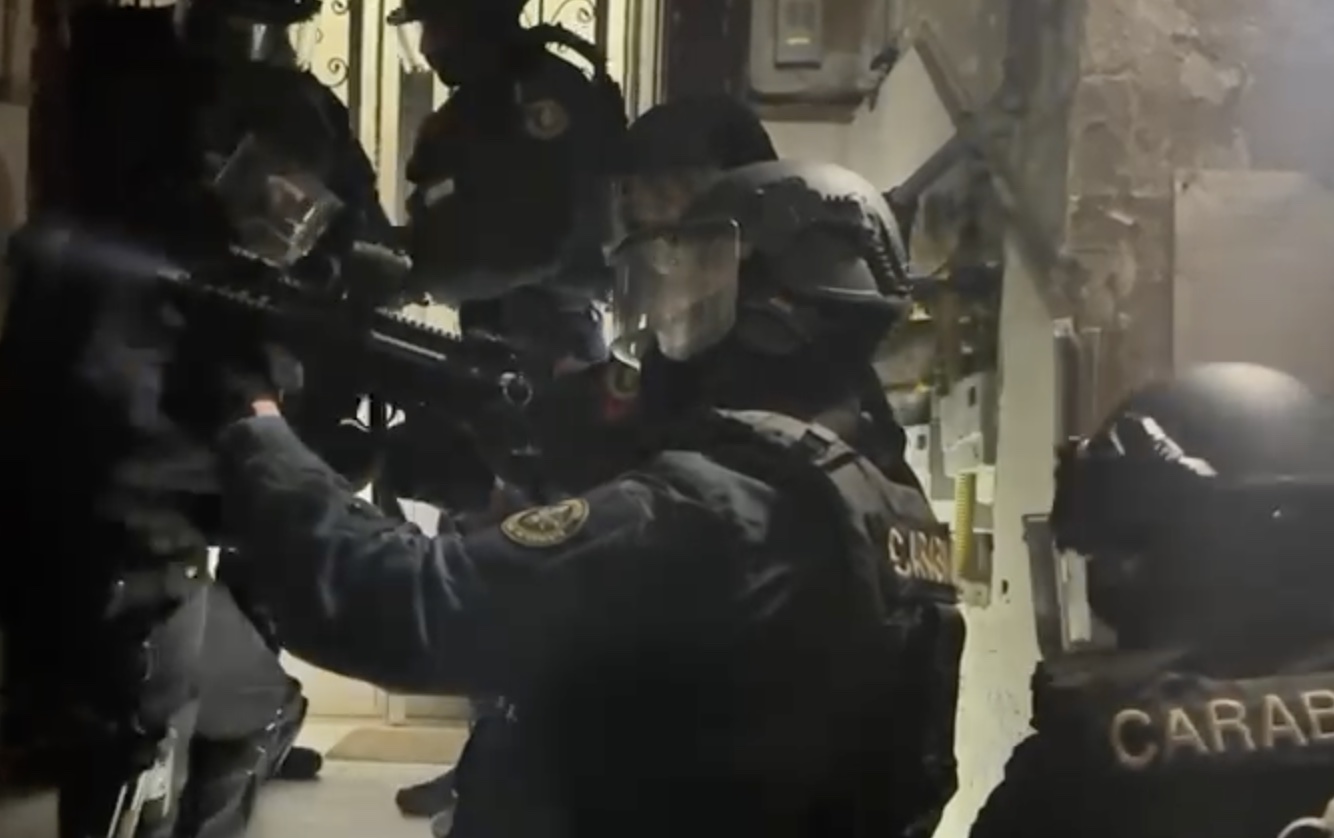 Maxi blitz anticamorra a Napoli: misure cautelari per 71 persone, colpiti i clan Mazzarella e Alleanza di Secondigliano