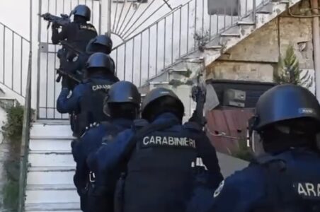 Clan dei Casalesi, maxi operazione dei carabinieri: oltre 150 militari in azione all’alba