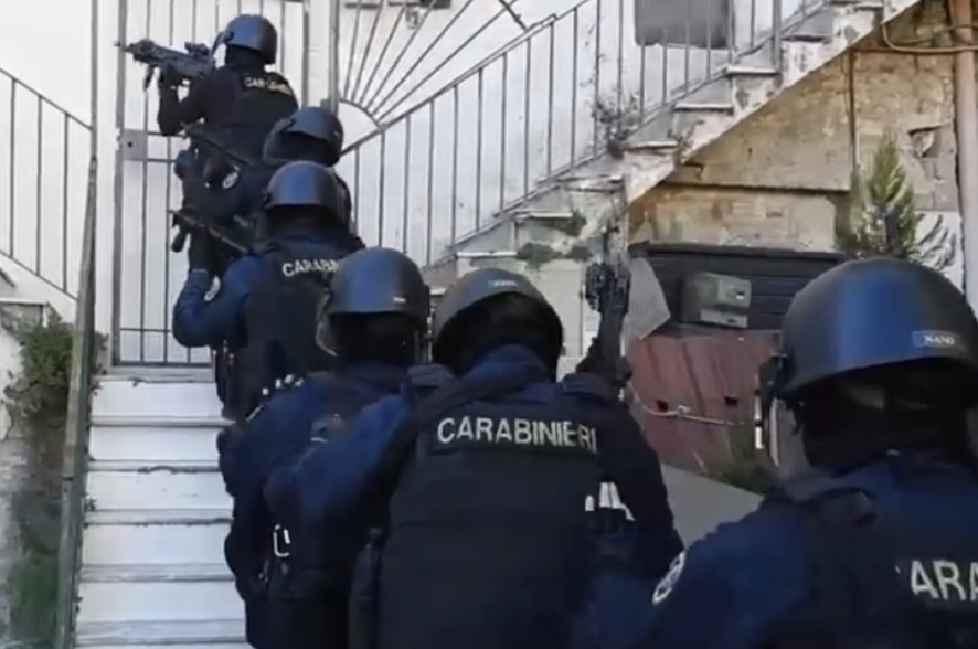 Clan dei Casalesi, maxi operazione dei carabinieri: oltre 150 militari in azione all’alba