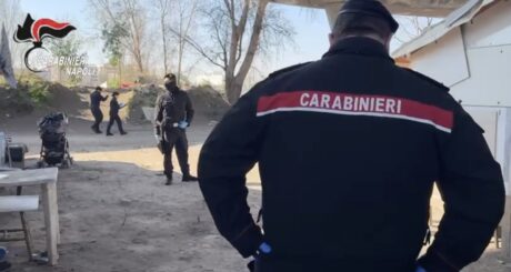 Poggioreale, blitz nel campo nomadi di via del Macello: 21 auto sequestrate, un arresto e denunce