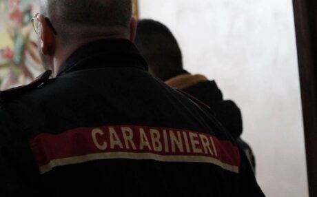 Follia in casa: aggredisce i carabinieri durante una lite, arrestato 40enne nel casertano