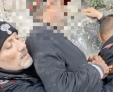 Castellammare: sospeso nel burrone, a centinaia di metri dalla strada. 48enne salvato "dall'abbraccio dei Carabinieri