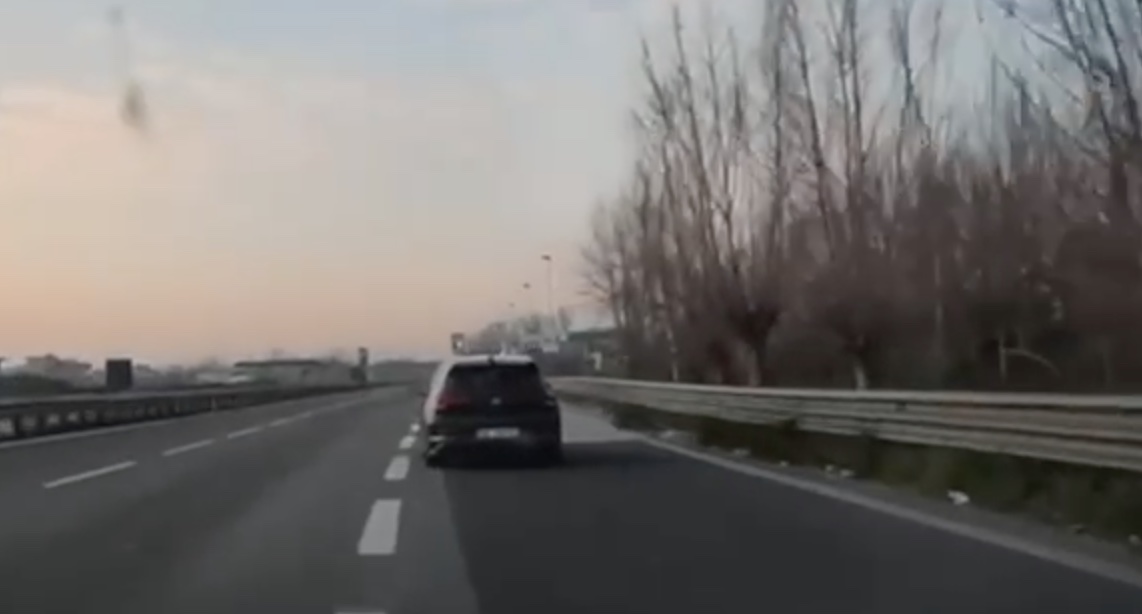 Giugliano, folle fuga a 200 km/h: arrestati due giovani, scoperto garage della droga