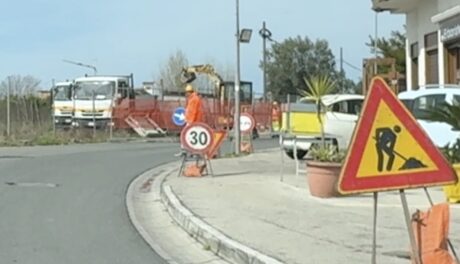 Giugliano, lavori in via Casacelle: polemica tra Pd e Fratelli d'Italia