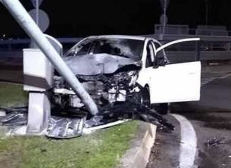 Tragedia a Casoria, perde il controllo dell’auto e si schianta: Sergio muore sul colpo