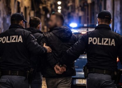 Napoli, blitz contro i clan: arrestati due boss tra Forcella e Arenaccia, sequestri per migliaia di euro