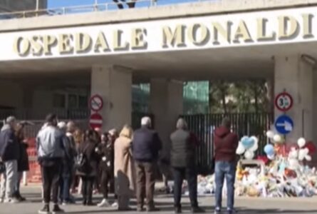Morte del piccolo Domenico: al Monaldi una messa durante i funerali a Nola