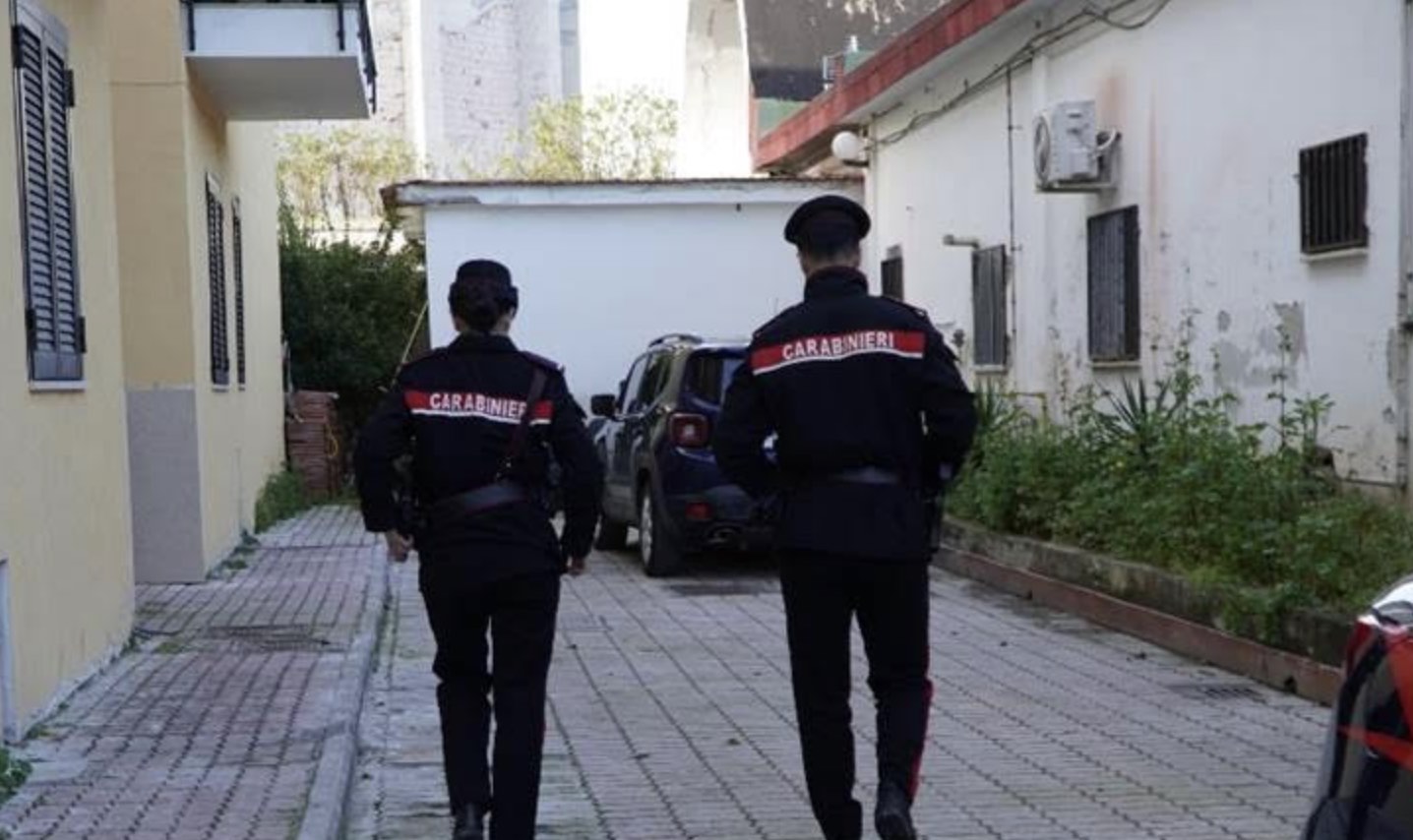 Rapina e aggressione a Giugliano nel 2024: arrestato 18enne, sconterà oltre 3 anni ai domiciliari