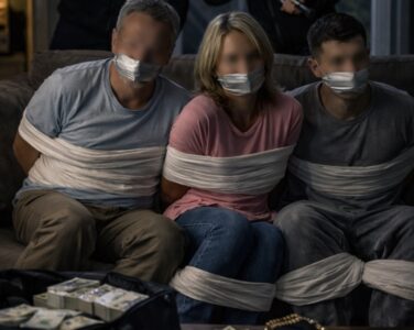 Casoria, rapina in abitazione nella notte: famiglia legata con lenzuola e derubata