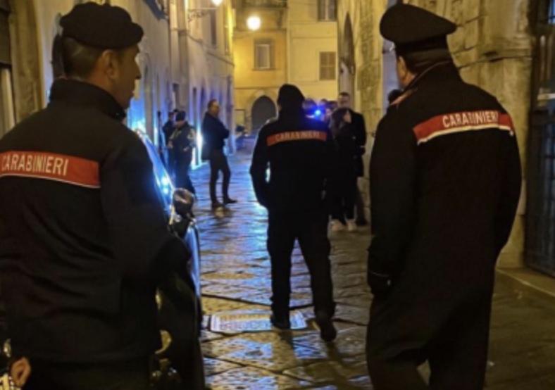 Lite tra giovani degenera in un noto bar di Arzano: scoppia rissa in via Atellana
