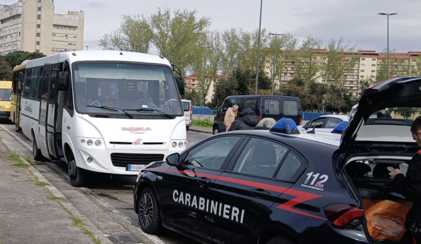 Scampia, stretta sul trasporto scolastico abusivo: 7 veicoli irregolari su 18 controlli