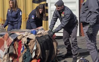 Napoli, scoperto traffico illecito di rifiuti: sequestrate oltre 130 tonnellate dirette in Nigeria, due denunciati