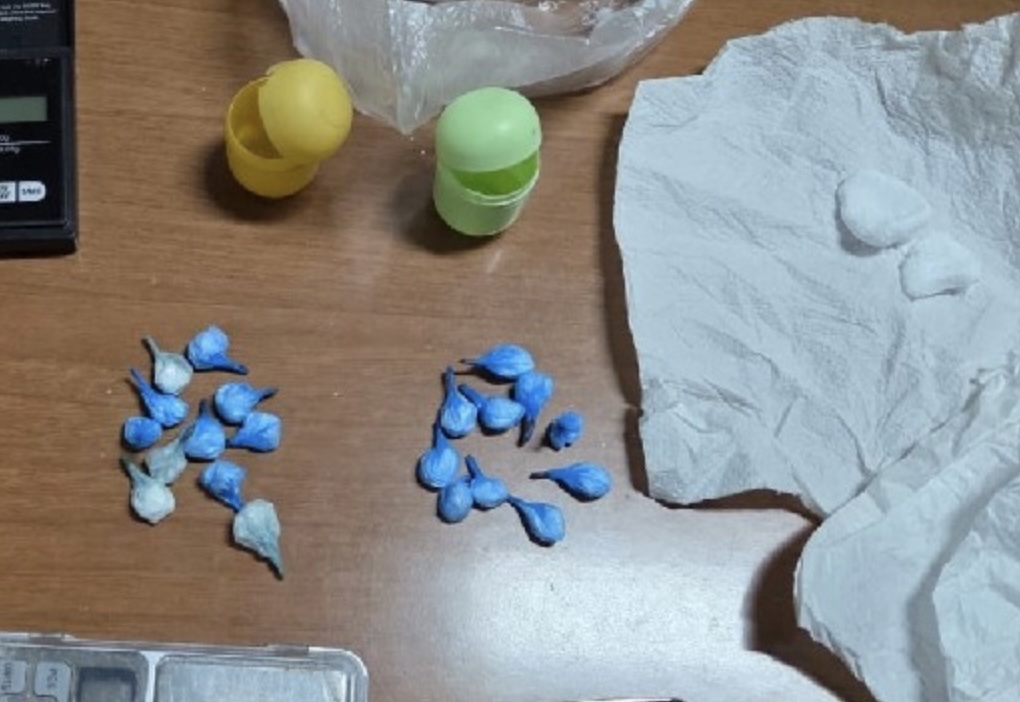 Napoli, arrestata 45enne con cocaina e bilancini: operazione dei Falchi in centro