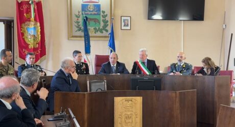 Terra dei Fuochi, vertice a Villaricca con il prefetto Di Bari: “Due milioni di euro per rafforzare le polizie locali”