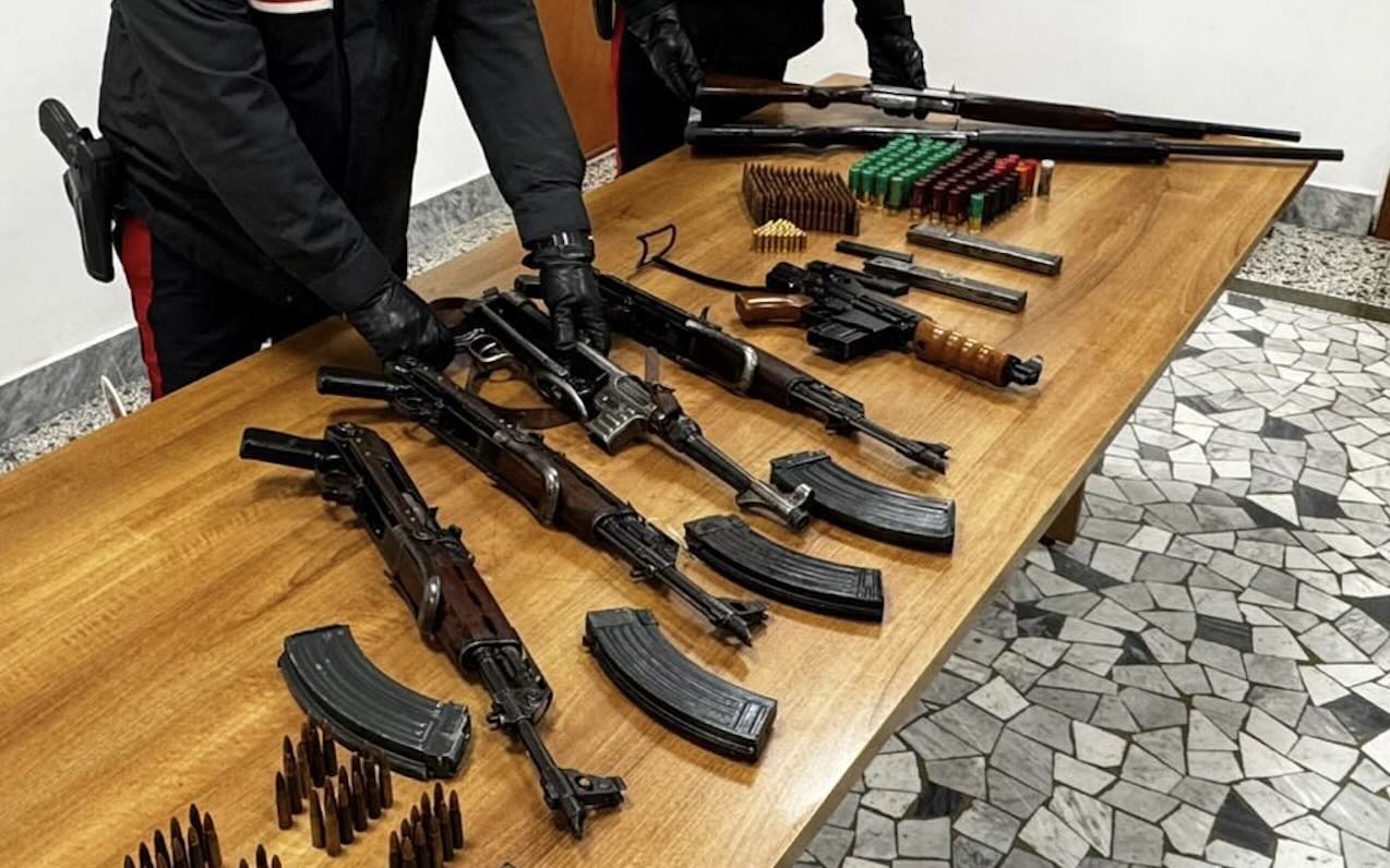 Torre Annunziata, arsenale da guerra in auto: arrestati 42enne e 39enne di Giugliano