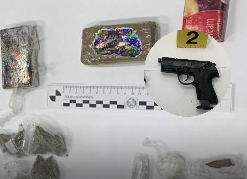 Castellammare, blitz nei quartieri: trovate pistole con matricole abrase e oltre un chilo di droga
