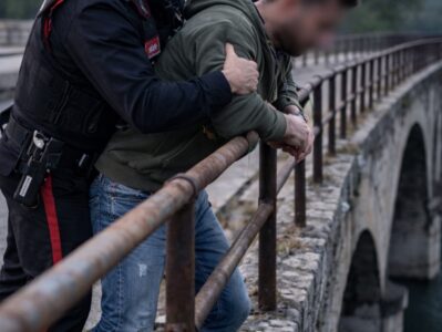 Cancello ed Arnone, tenta di suicidarsi dopo lite con moglie: salvato da un carabiniere