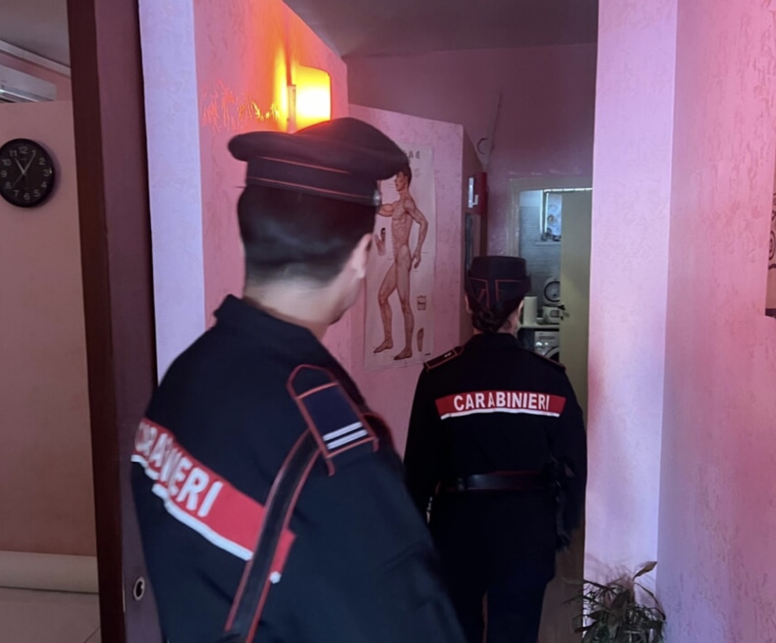 Torre Annunziata, scoperto giro di prostituzione: arrestato 59enne, sequestrati immobili nell’hinterland