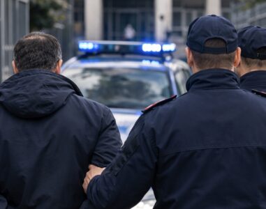 Tangenti e “white list”: arrestati ispettore di Polizia e commercialista nel casertano