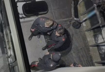 Operazione anticamorra a Napoli: 13 arresti nel clan Contini, smantellata rete di spaccio “delivery”