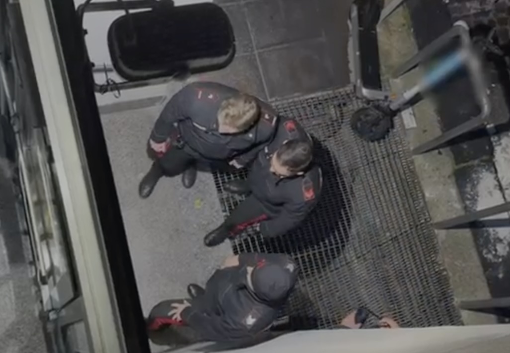 Operazione anticamorra a Napoli: 13 arresti nel clan Contini, smantellata rete di spaccio “delivery”