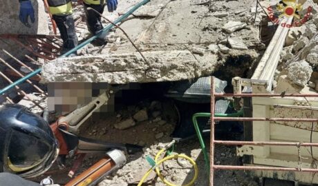 San Felice a Cancello, crolla balcone durante lavori: tre operai sotto le macerie, uno è grave