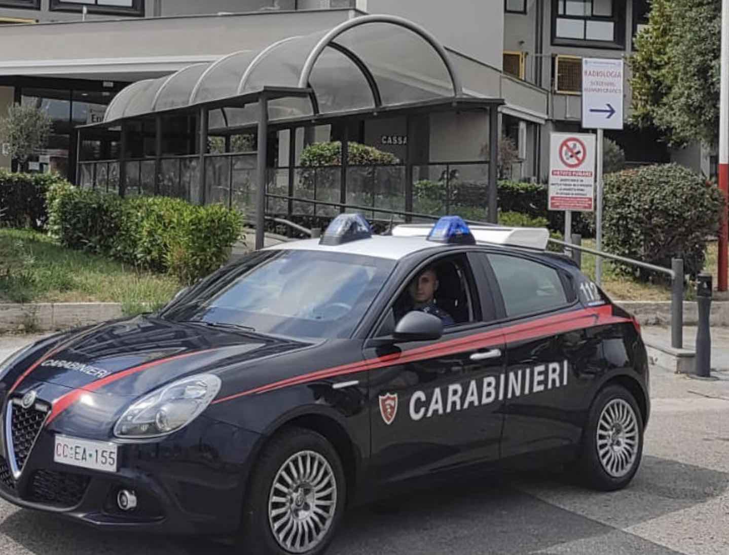 Marano, massacrato di botte e lasciato in strada: 28enne in fin di vita, caccia agli aggressori