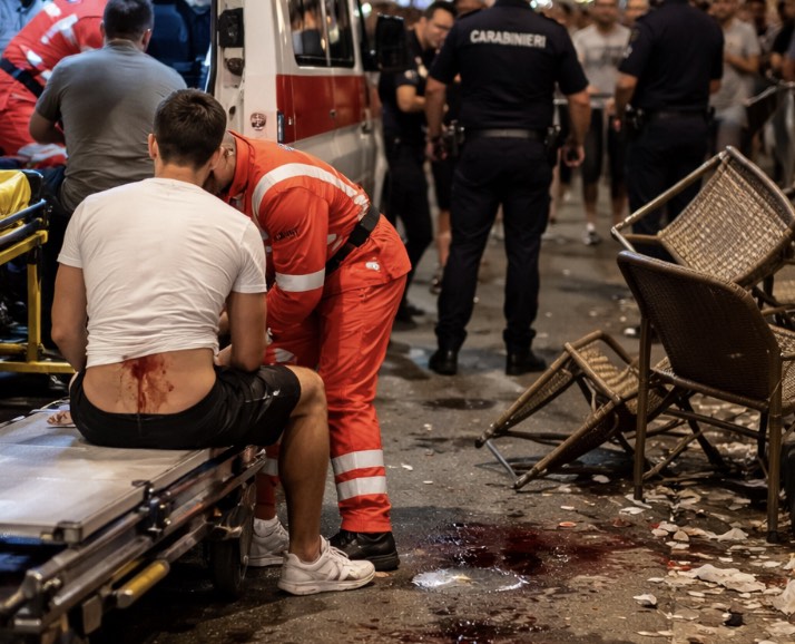 Marigliano, rissa tra giovani degenera: 17enne accoltellato, padre e zio aggrediti con sedie