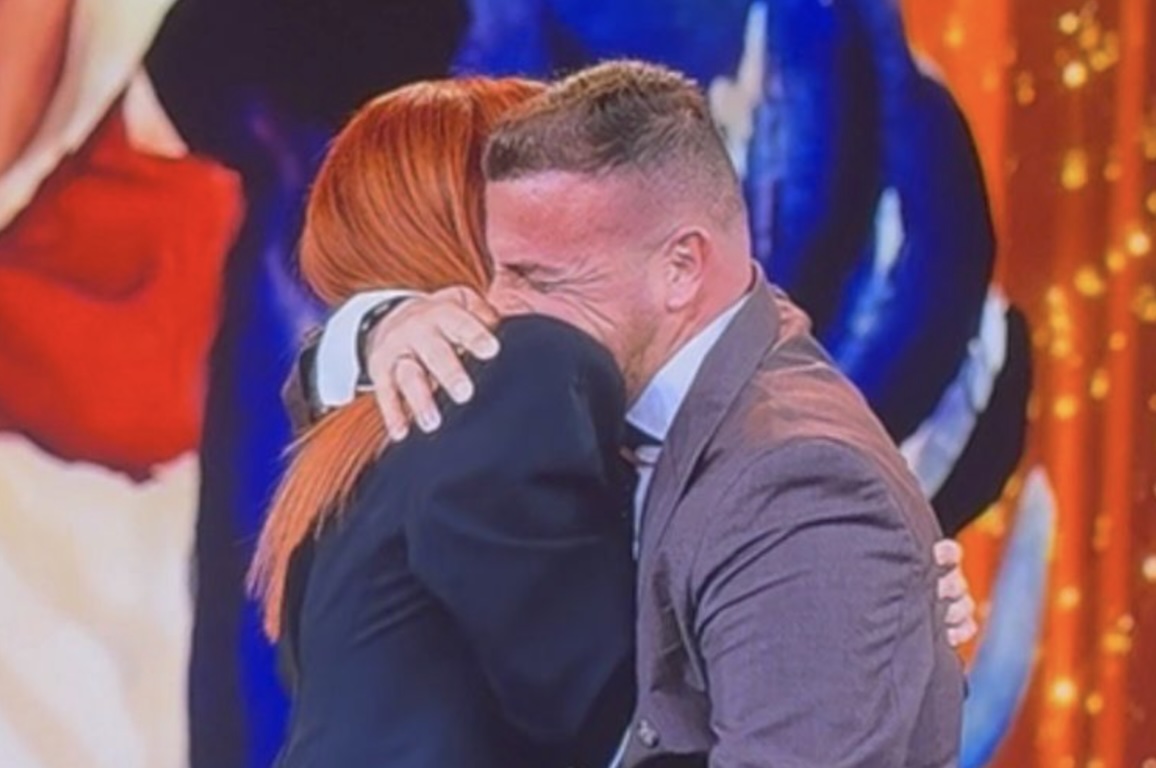 Da Pio e Amedeo Mario Forte incanta l’Italia: performance contro la guerra e standing ovation