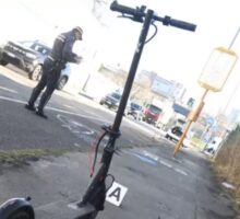 Napoli, lanciano monopattino da 10 metri: donna ferita gravemente. Due minorenni accusati di tentato omicidio