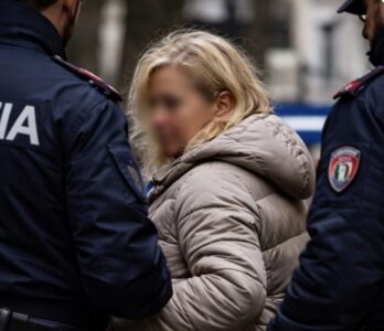 Napoli, madre umilia e sfrutta il figlio disabile: 59enne colpita da divieto di avvicinamento