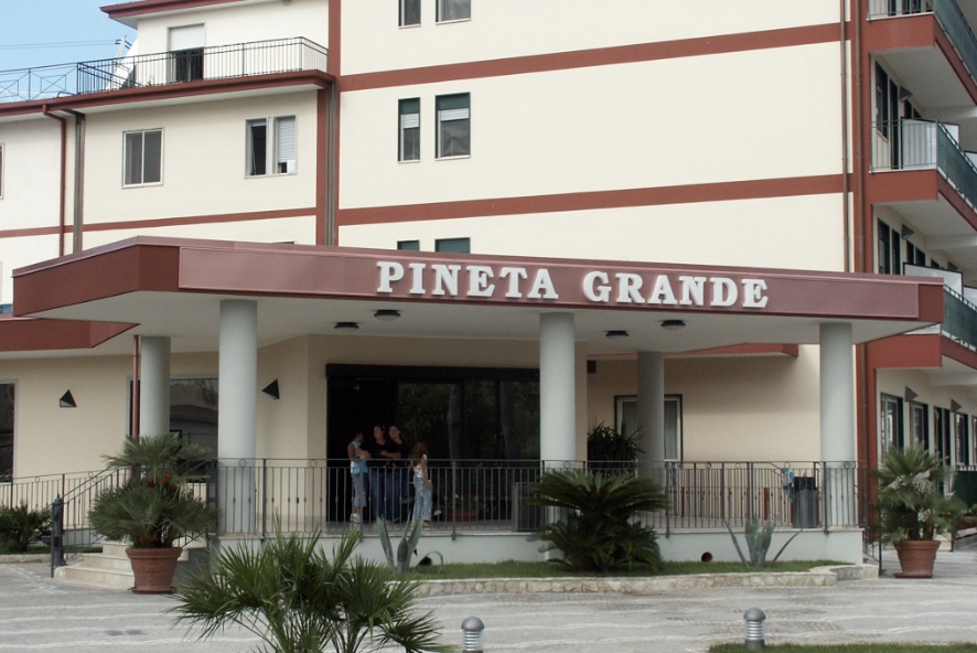 Castel Volturno, tragedia al Pineta Grande: perde il bimbo al nono mese, indaga la Procura