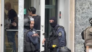 Napoli, colpo milionario alla Credit Agricole: ladri in fuga dal tunnel. La pista porta ai Quartieri Spagnoli