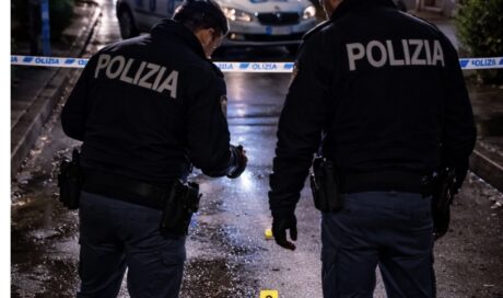 Acerra, spari nella notte: due giovani gambizzati in centro