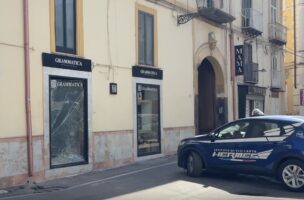 Tentato furto in gioielleria ad. Aversa, indagini in corso per risalire alla banda