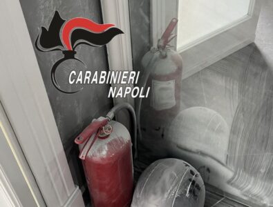 Villaricca, spruzza estintore sotto la porta e minaccia di uccidere ex moglie, arrestato 43enne