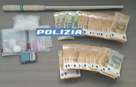 Castel Volturno, arrestato 24enne per spaccio di droga: sequestrati cocaina, ecstasy e 3mila euro