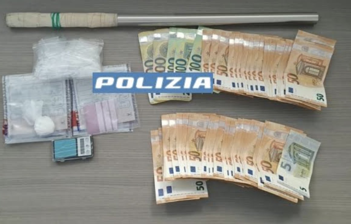 Castel Volturno, arrestato 24enne per spaccio di droga: sequestrati cocaina, ecstasy e 3mila euro