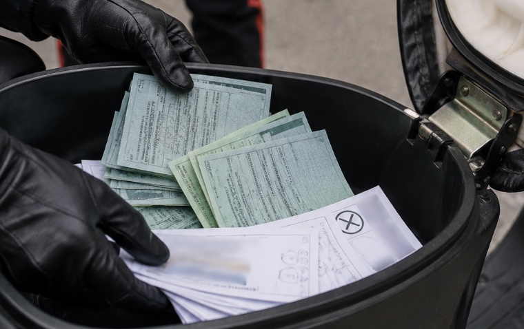 Mugnano, tessere elettorali con preferenze già segnate: denunciato 49enne per corruzione elettorale