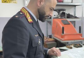 Casandrino. Operai a nero, locali non a norma e abiti falsi: viaggio negli opifici dell'area nord